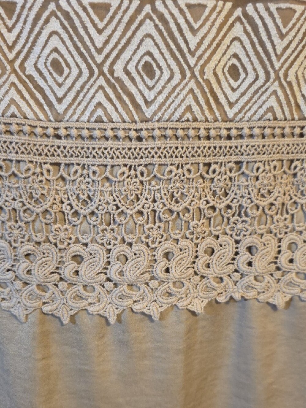 Chico's Taupe Geometric Lace-Trim Tunic Blouse Size 2 (Large) - Picture 5 of 10